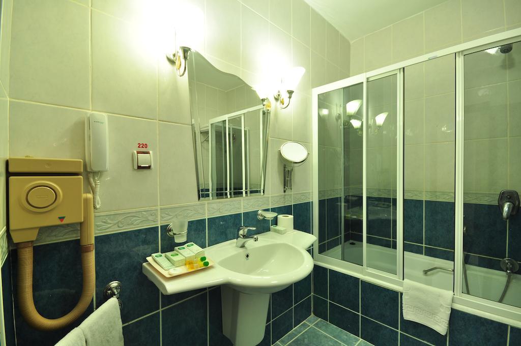 Otel Esenboga Airport 5*
